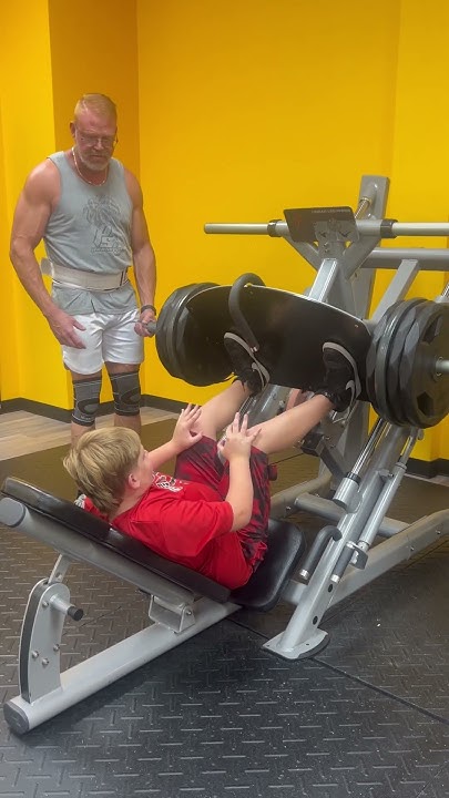 4-plates-on-each-side-leg-press-at-10-years-old-youtube