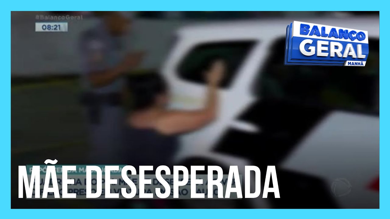 Mãe se desespera ao ver o filho preso em viatura