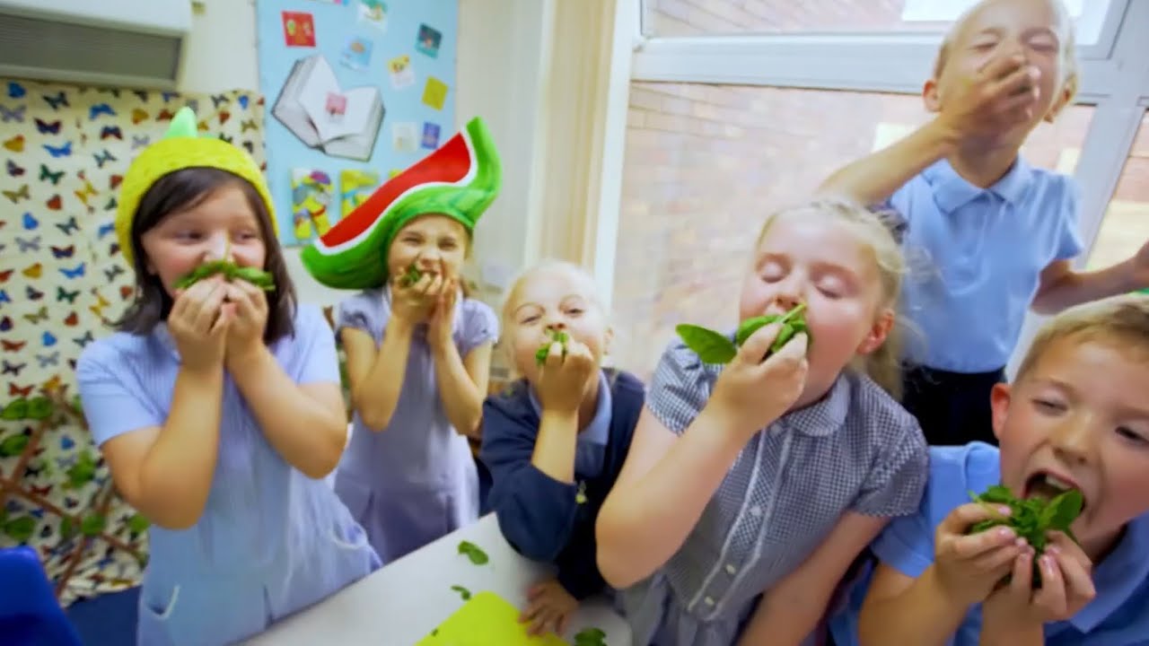 Play, Craft, Nourish with The Mini Makery - YouTube