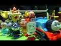 トーマスとアンパンマンがクッパに檻に閉じ込められたジャムおじさんとバタコさんを救出してクッパ城から脱出するよ!ゆうぴょん yupyon3518
