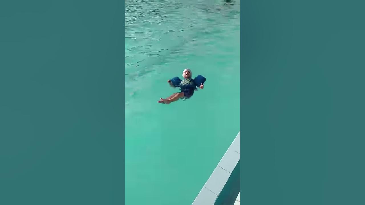 Hani swimming - YouTube