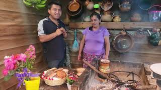 ✅️😃Asi disfrutamos de un rico recalentado de atole qué le trajeron a mi mamá este 10 de mayo