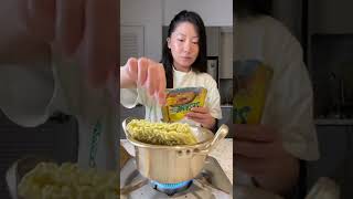 making rice cakes using rice paper 