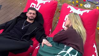 Gimbo Bisedon Me Selin Për Historinë E Familjes Së Tij