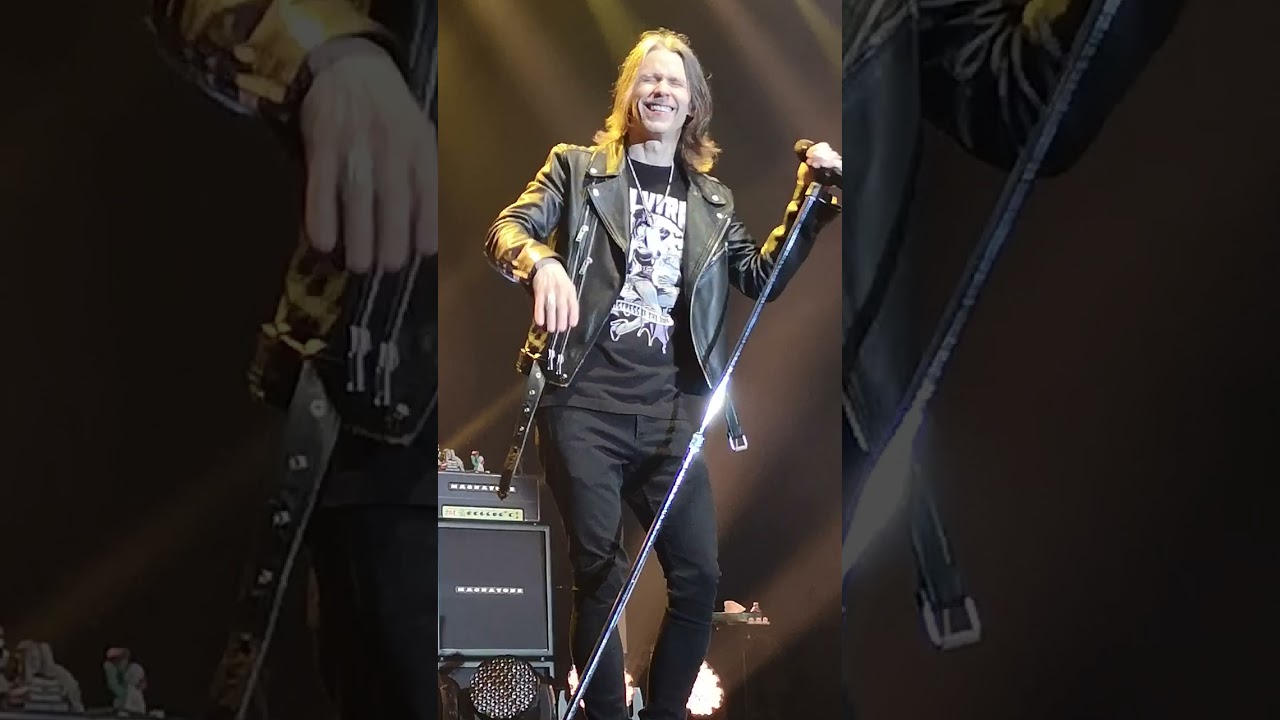 Slash feat. Myles Kennedy + Conspirators "Whatever gets you by" Sporthalle /Hamburg 11.04.24
