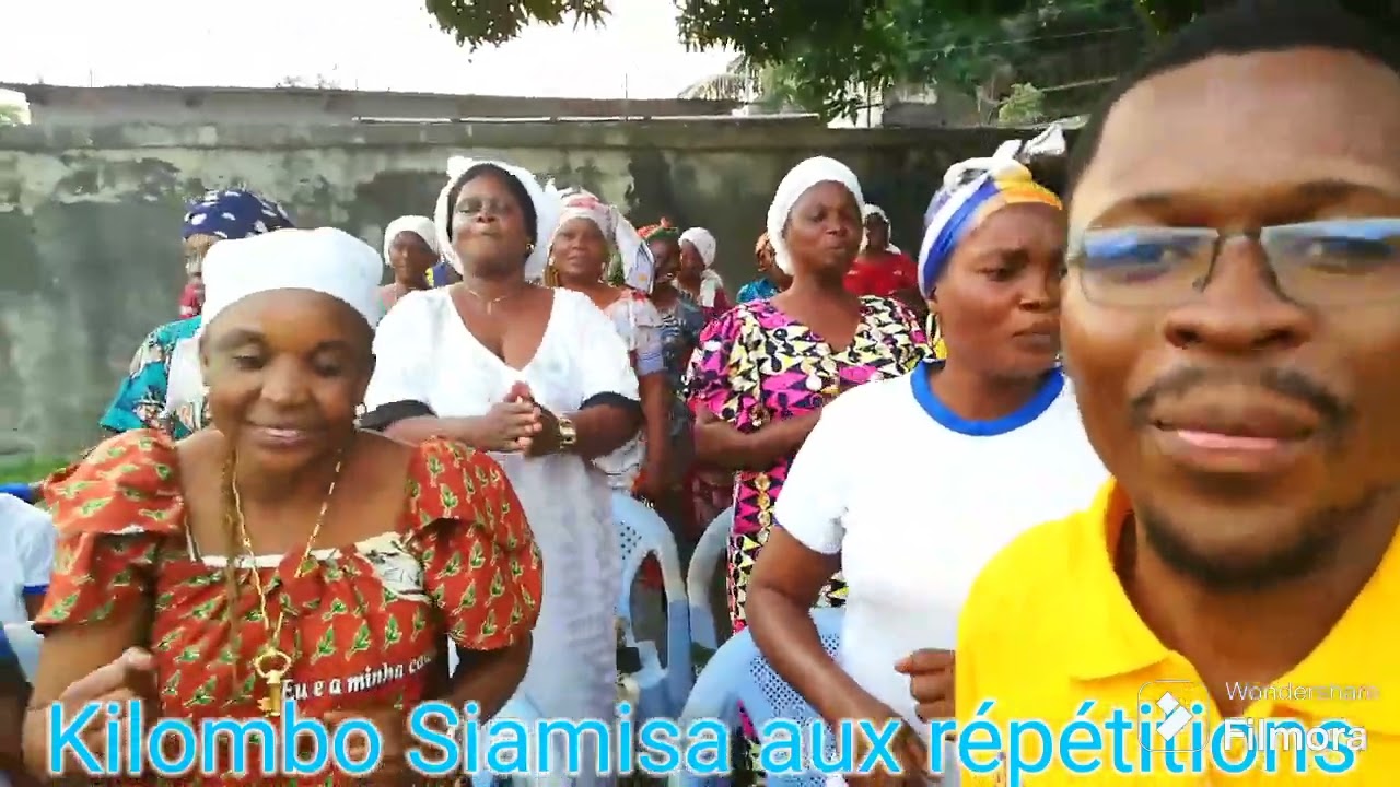 Kilombo Siamisa aux répétitions avec Frère Sakadé