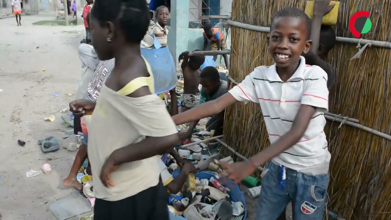 Ilha de Moçambique testa fórmula para eliminar plásticos e ter mais peixe