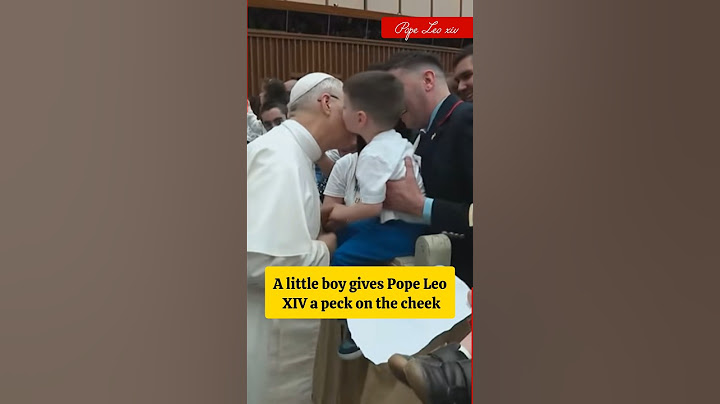 Heartwarming moment when a little boy sweetly gives Pope Leo XIV a peck on the chee #popeleoxiv