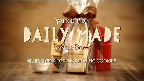 Decorating Cookies with Rubber Stamps- Daily Made