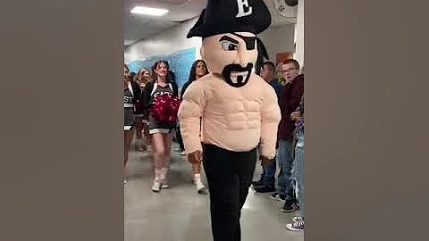 Toms River High School East Marching Bands passing by the hallway | 10/14/22🖤🖤🖤