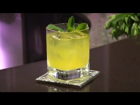 how-to-make-a-pitcher-of-mango-mojito-:-mojito-recipes