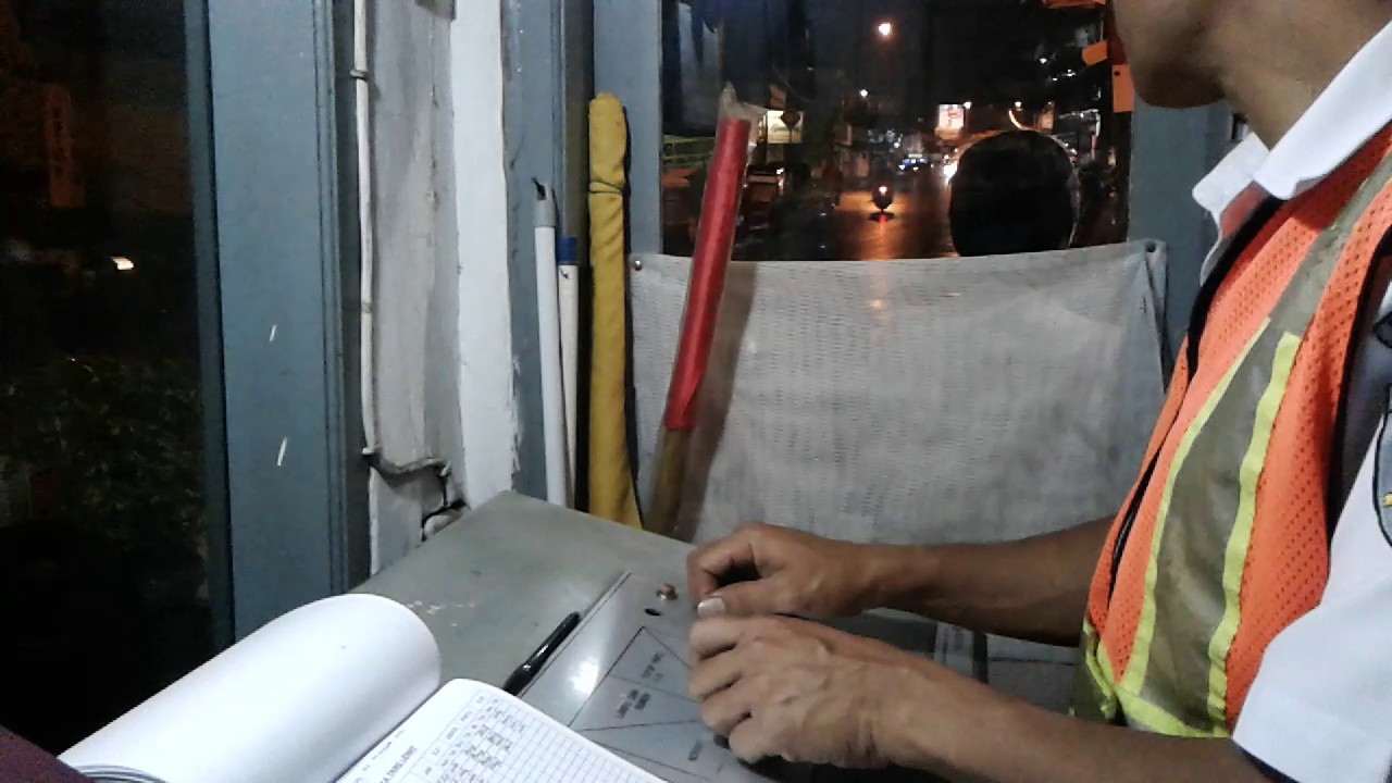Cara menutup palang pintu kereta api PJL 350 saat melayani 