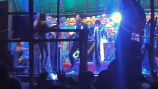 Bergoyang Dalam Kegelapan Setengah Bugil