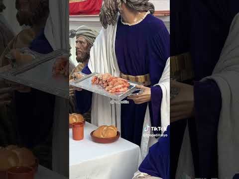 Unos langostinos en el paso de la Sagrada Cena revolucionan las redes. Fuente: Fco Patilla