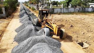 Incredible Longest Gravel Mixing Action Heavy Motor Grader Spreading Gravel Operator Skills