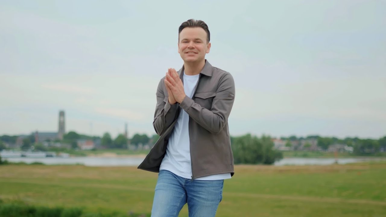 Daniël van den Hoek kiest voor positiviteit met “Als Je Lacht”