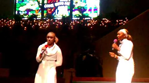 Skye and Amber Ralph "do to you hear what I hear"