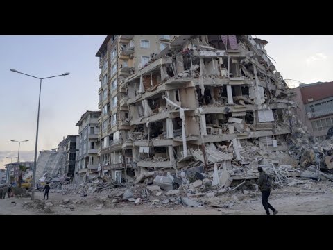 Vidéo: Un séisme de 6,4 est-il important ?