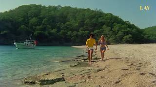 GEL BAKALIM YENGE | Plajda tenha yer arıyor | Yeşilçam Filmi FULL - HD