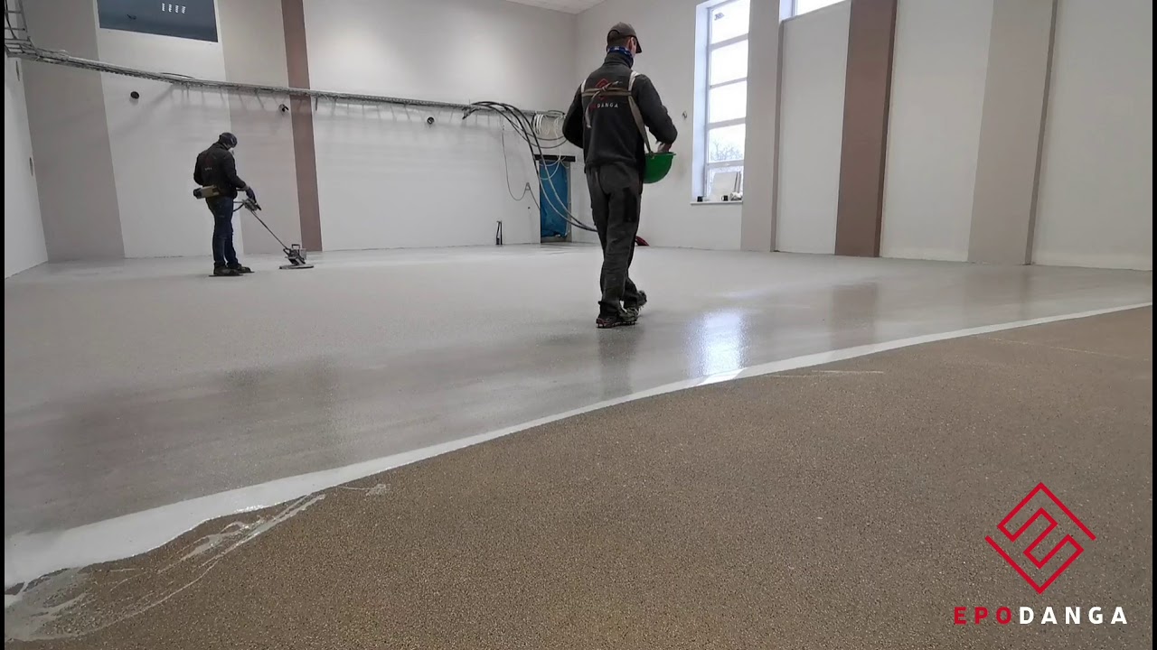 Epoksidinės grindų dangos su spalvotu kvarciniu smėliu (Compact) įrengimas