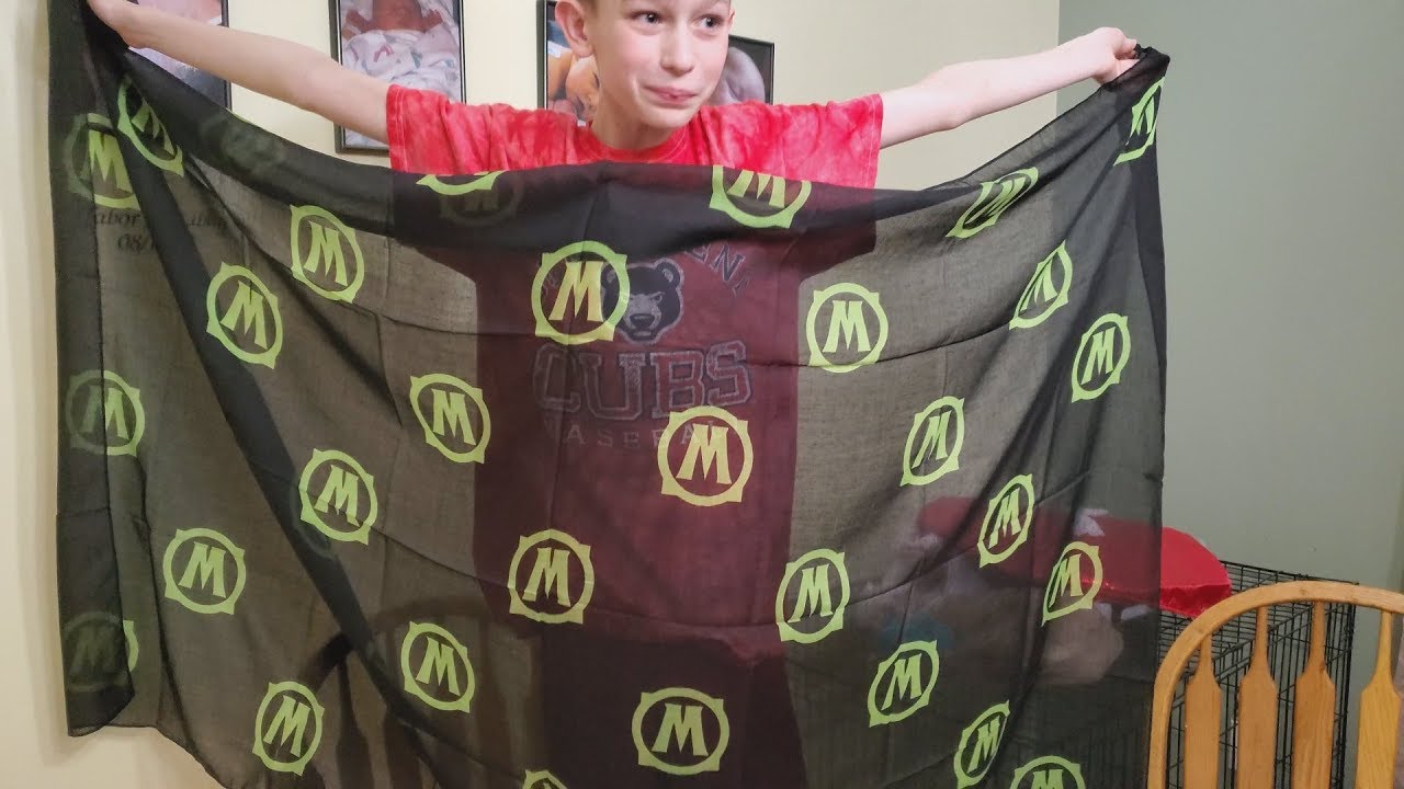 This Is The Biggest World Of Warcraft Scarf Ever (Air Drop Crates Unboxing!)