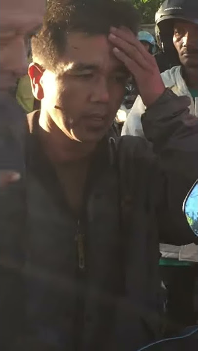 GOR KEN AROK MALANG , tabrakan mobil dan speda motor parkir