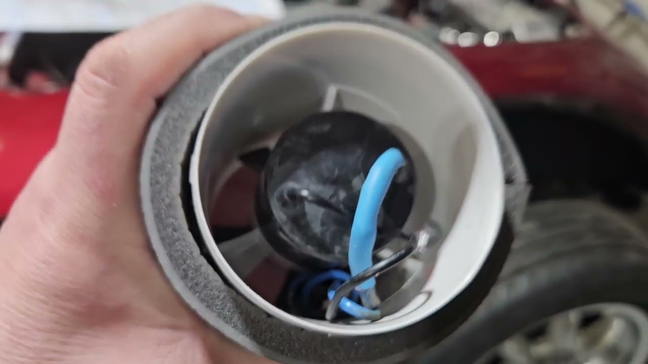 Реставрация купе MGA 1957 года, выполнена проводка (80 л.с.).