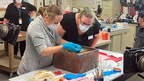 Historians open time capsule from Richmond