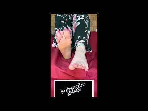 Scrunching Toes, Soft Soles, High Arches, Flexing and Stretching Feet - No Talking