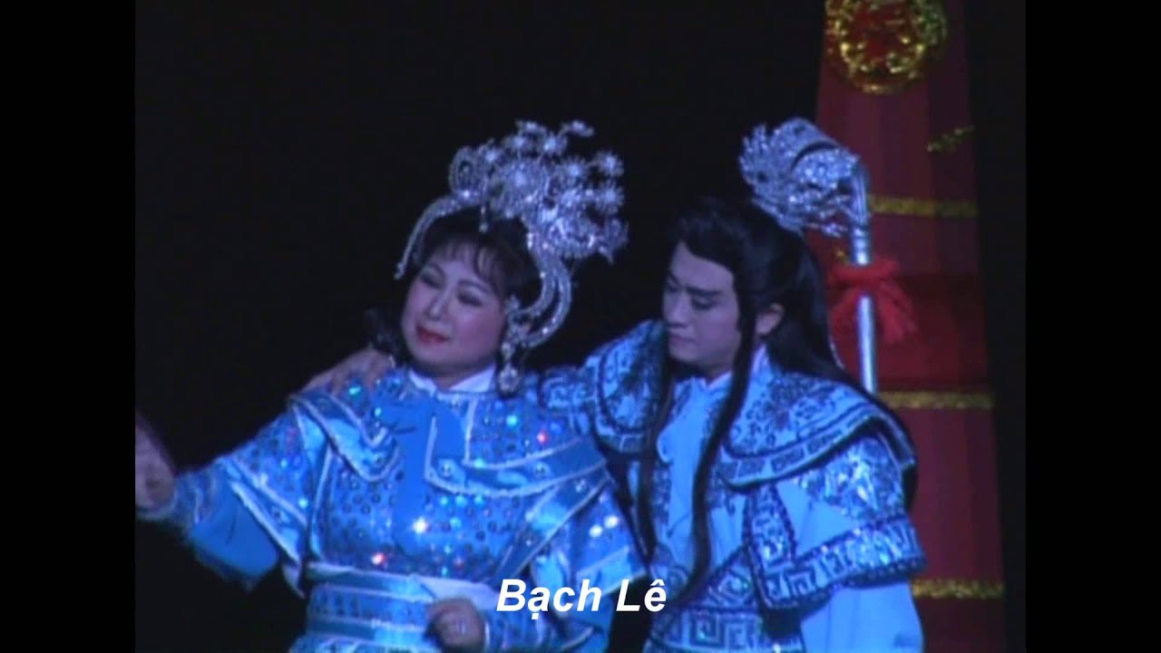 Ngọc Giàu Thần Nữ dâng Ngũ Linh Kỳ Paris 2008