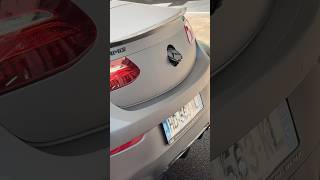 Pourquoi le logo Mercedes est levé ? 🤔