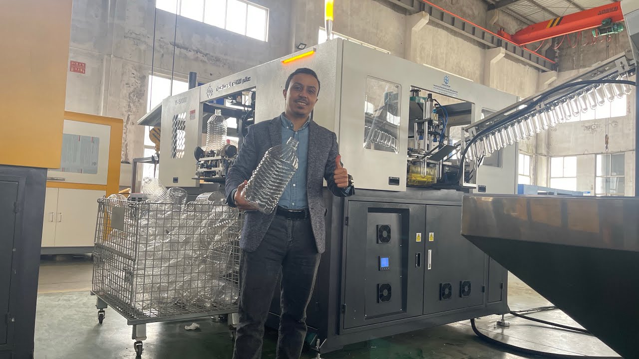 ماكينة نفخ عبوات الزيت والماء وغيرها PET ٥لتر فل اوتوماتيك نظام ٢كافتي