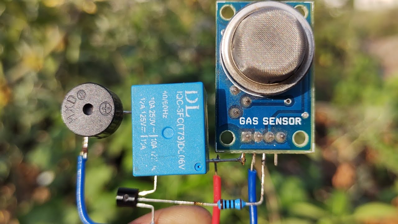 Smoke / gas detector circuit using MQ2 Gas Sensor - YouTube