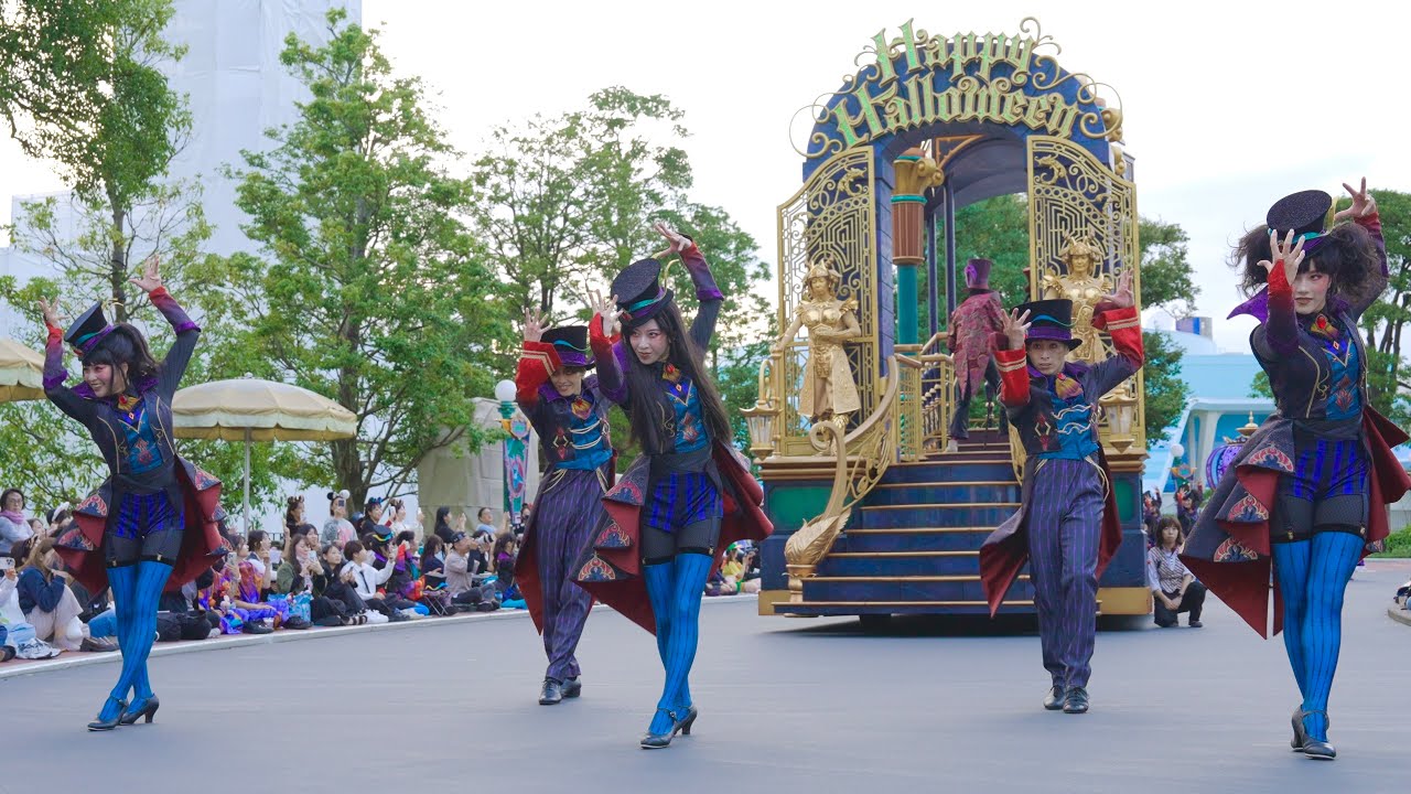 September 18 [Front Dancer Stopped, Front Row] The Villains