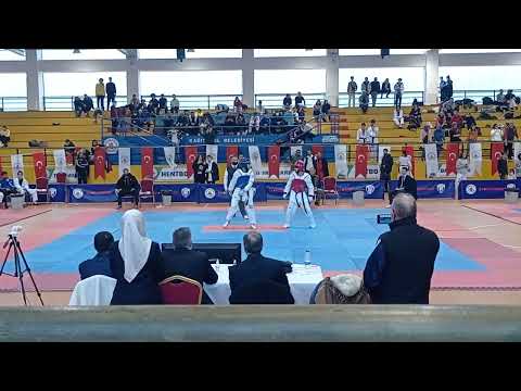 taekwondo İstanbul gençler 59 kilo final (hakemi trolleyince hakem tekme atıyor)