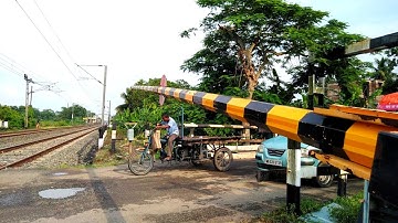 Gate Over Diver Head Gateman Struggling Condition Balurghat Express Furiously Moving Railgate