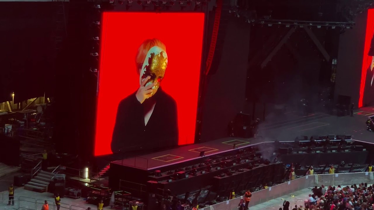 BTS V - VCR + Singularity at Wembley Concert 06.02.19 [Fancam] {Side View}