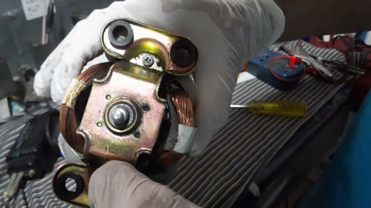 LICUADORA CHISPEA MUCHO Y HUELE A QUEMADO