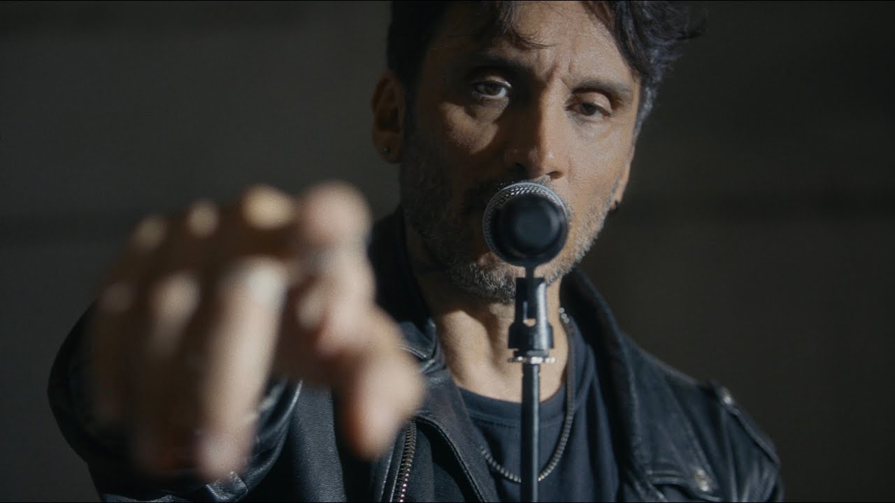 Fabrizio Moro - Comunque mi vedi (Official Video)