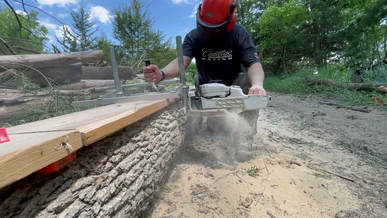 Alaskan MKIII Chainsaw Mill & Stihl MS362 Milling Walnut Log. YouTube