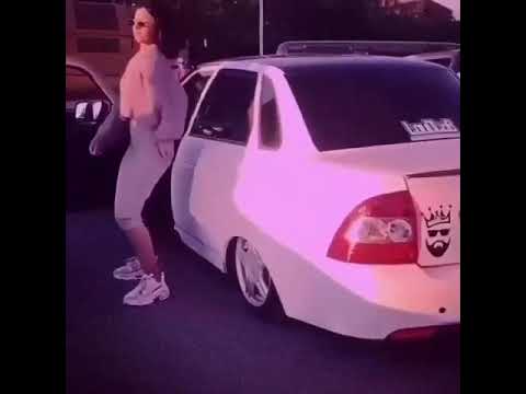 Приора ведет влево