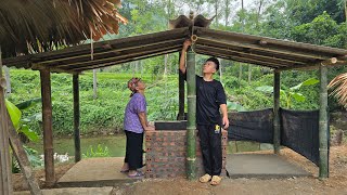 The daily life of the boy and his grandmother, building water tanks, raising chickens and pigs