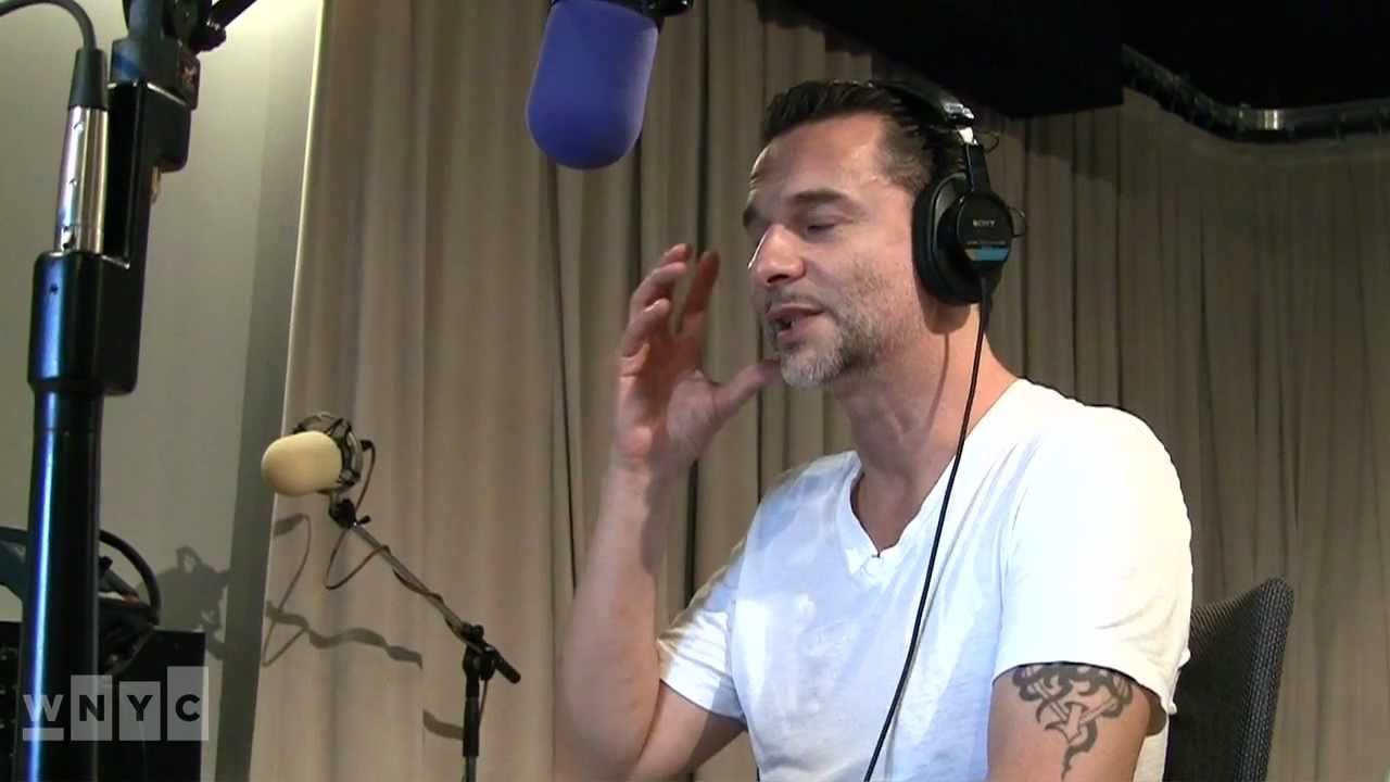 Дэйв Гаан из Depeche Mode на саундчеке
