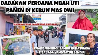 DADAKAN PERDANA MBAH UTI PANEN DI KEBUN MAS DWI‼️NGOBROL SANTAI SETELAH BERBUKA PUASA TIBA\
