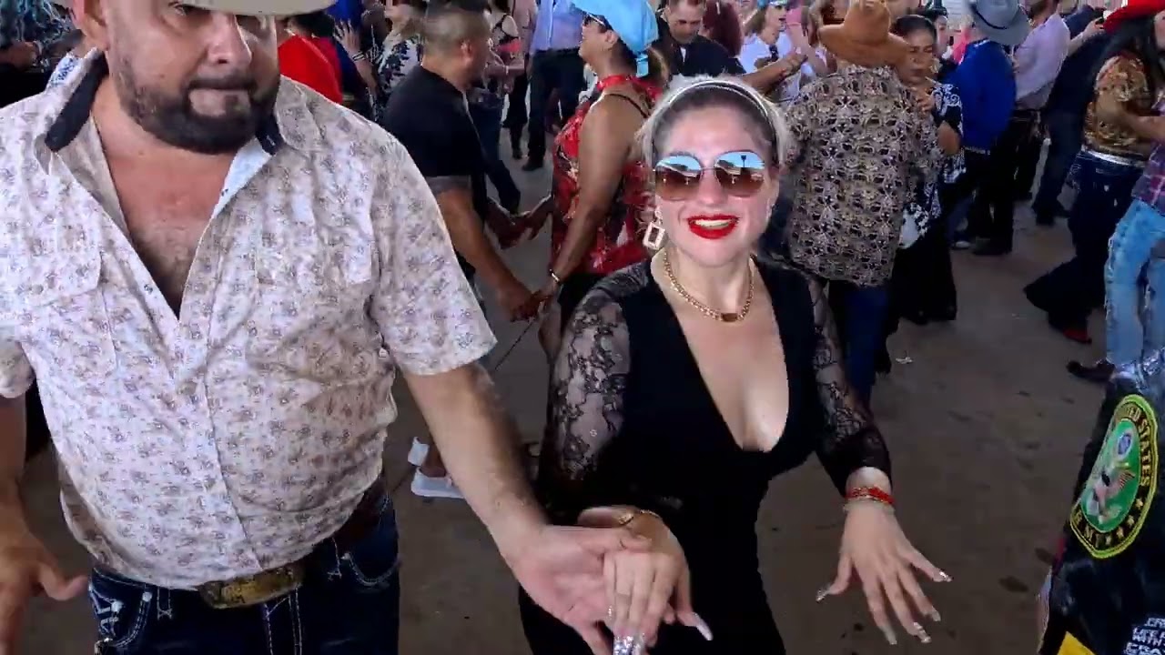 Pura cumbia en la pulga de álamo tx 
