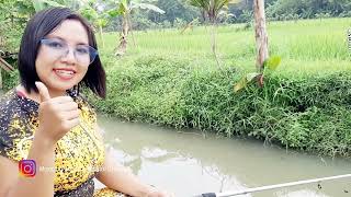 Mancing ikan di sungai kampung pedesaan,udara ya sangat sejuk sekali