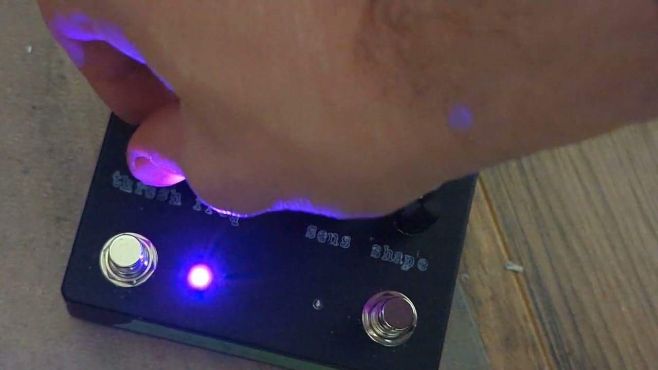 Escobedo Ugly Face fuzz n drone w/ LFO - YouTube