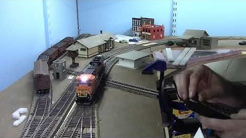 ATSF Wild Subdivision: Soundtraxx decoder install into an Athearn SD70ACe
