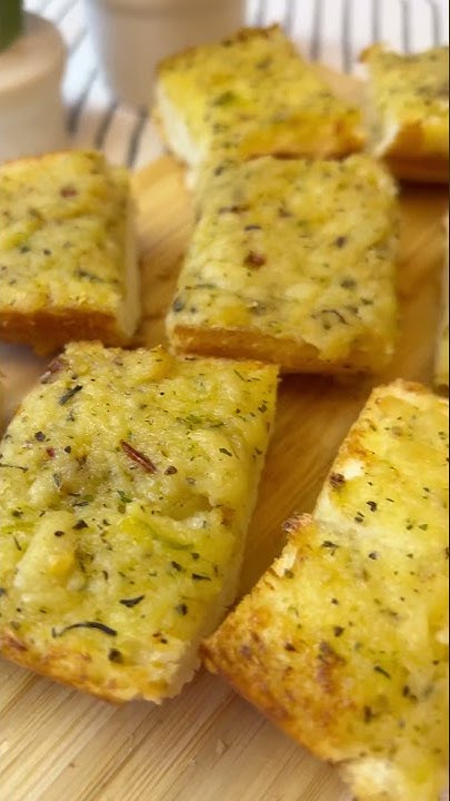 Хрустящий чесночный багет 🧄🍞 - YouTube