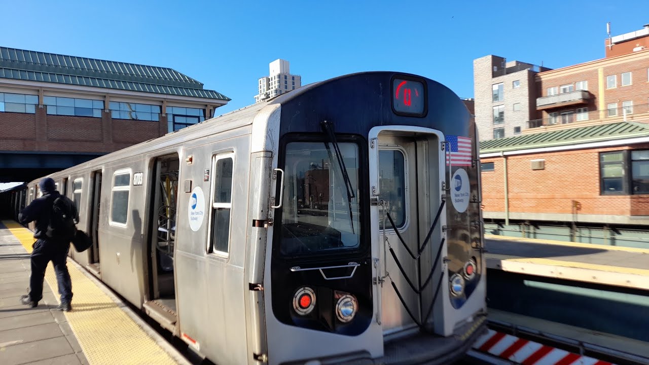 r160 Q train action ll - YouTube